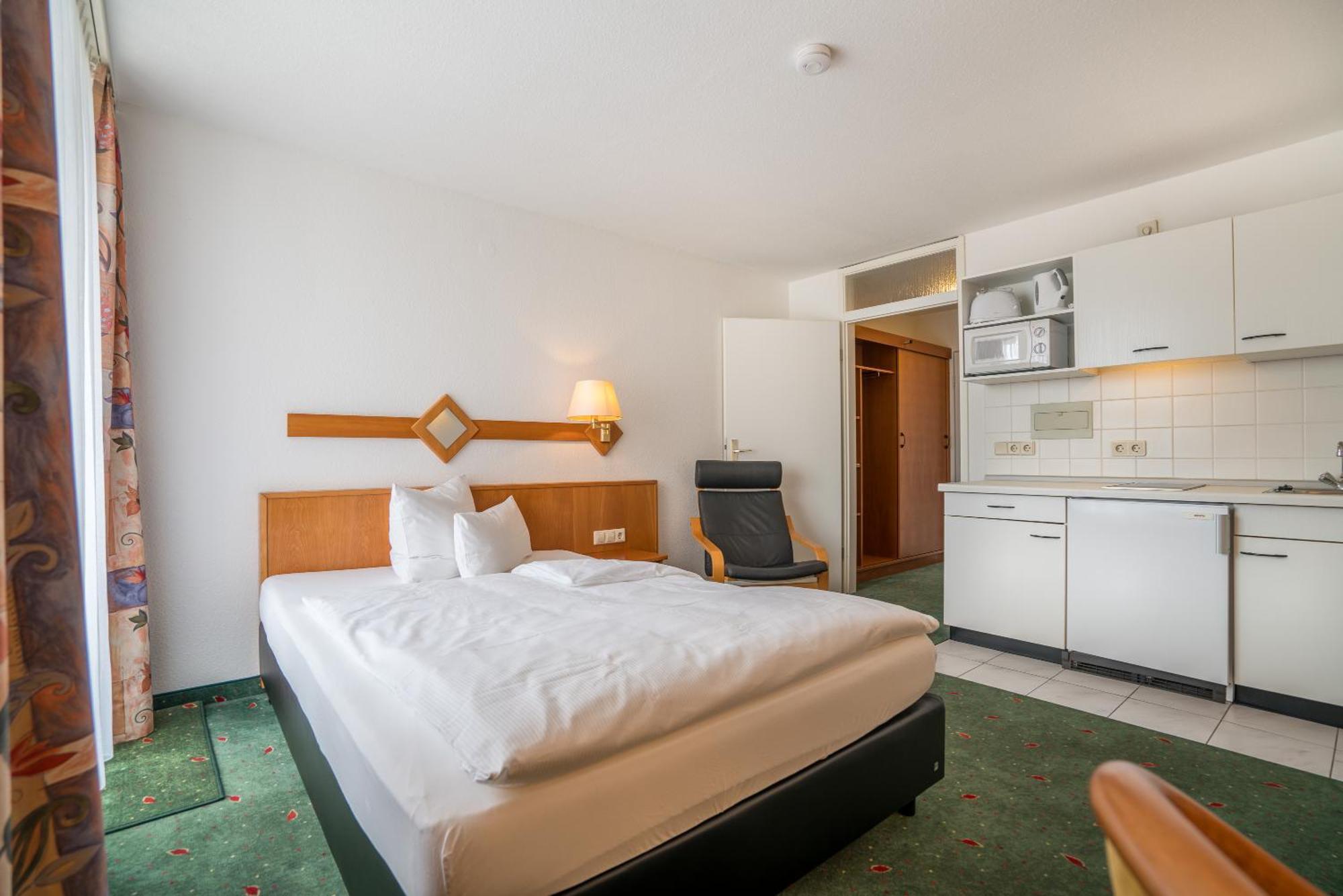 Airporthotel Residenz Steinenbronn Екстер'єр фото