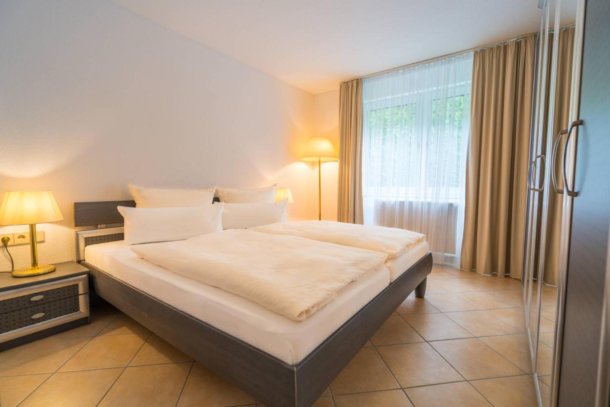 Airporthotel Residenz Steinenbronn Екстер'єр фото