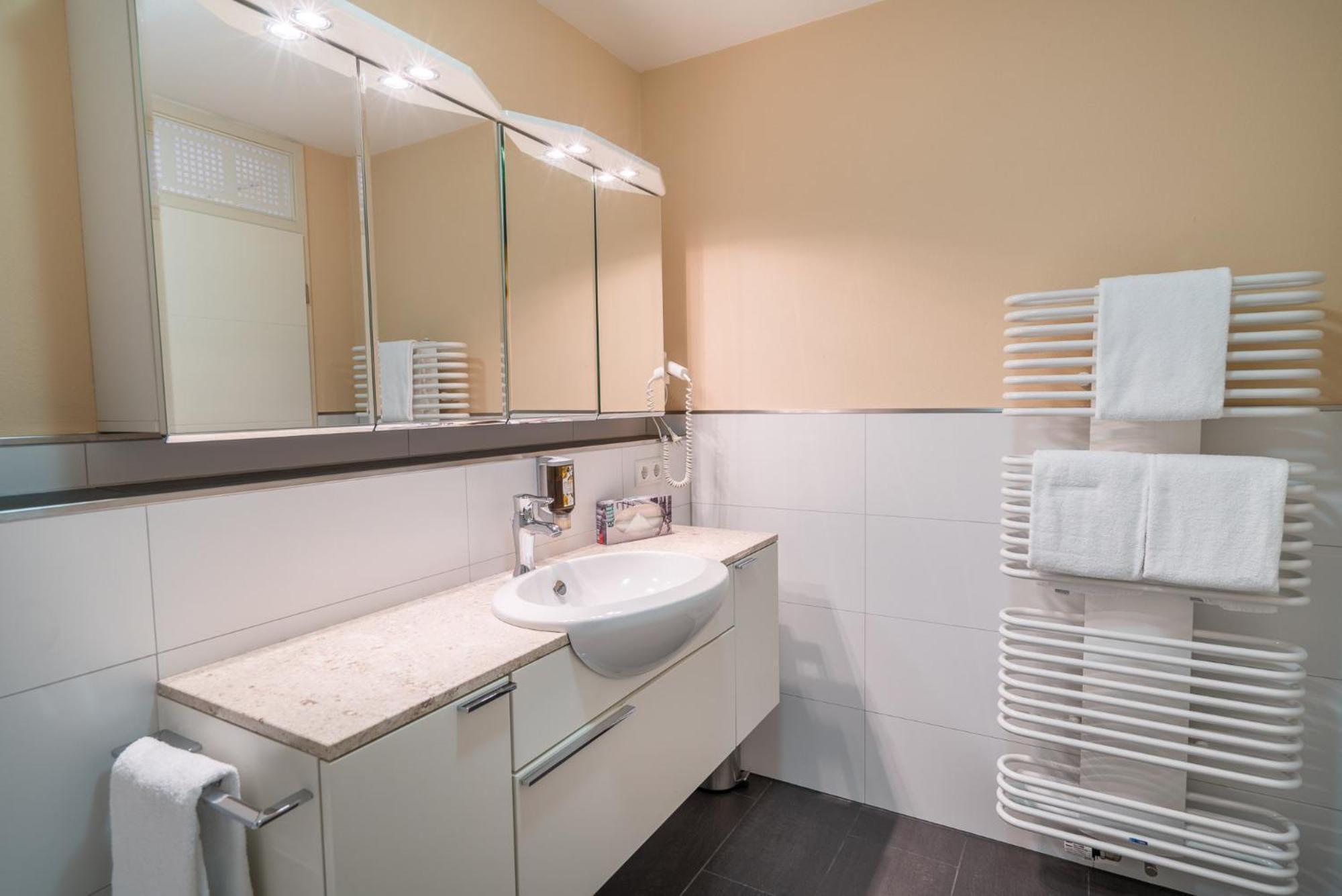 Airporthotel Residenz Steinenbronn Екстер'єр фото