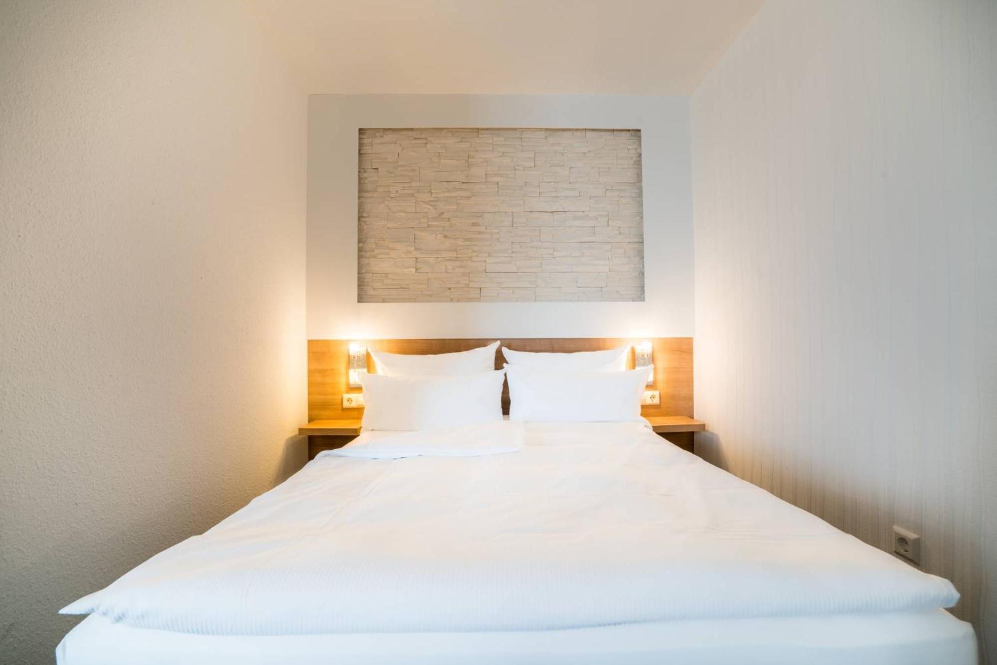 Airporthotel Residenz Steinenbronn Екстер'єр фото