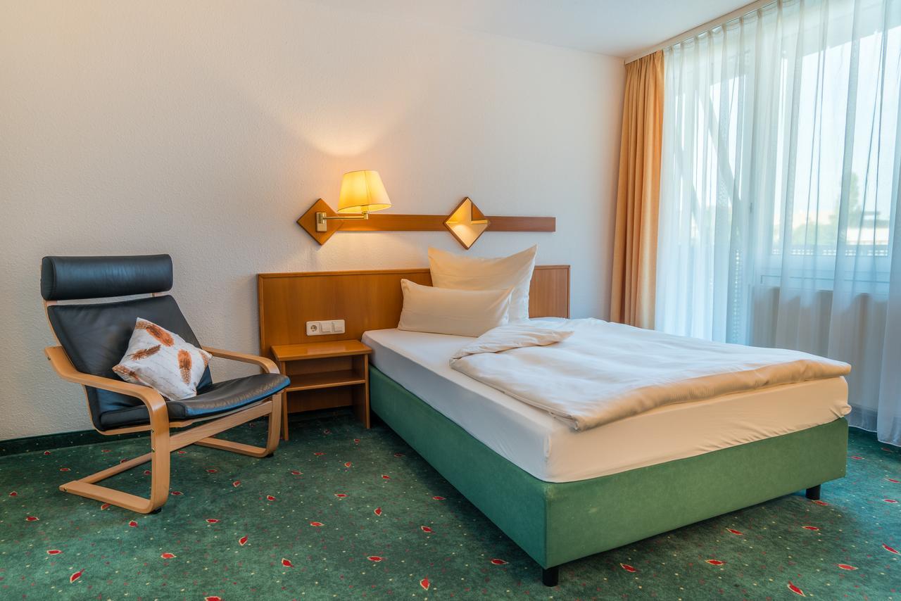 Airporthotel Residenz Steinenbronn Екстер'єр фото